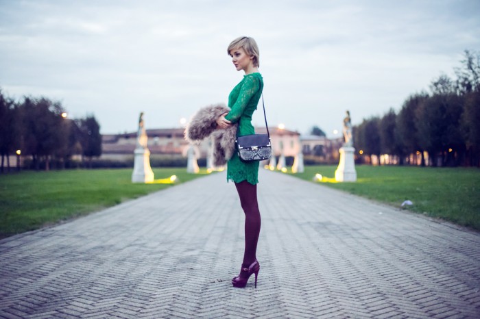 darya kamalova thecablook fashion blog street style outfit ootd infiniteen dress ysl sandals rebecca minkoff shoulder bag green lace video outfit pixie short haitcut blogger russian in italy-3 копия