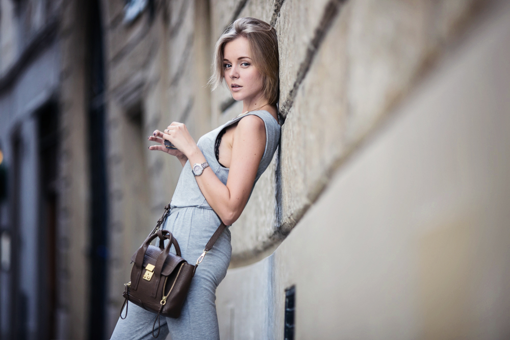 darya kamalova from thecablook com wearing asos grey jumpsuit with high sneakers and phillip lim pashli mini bag in taupe for firenze4ever in florence with luisaviaroma-33 copy