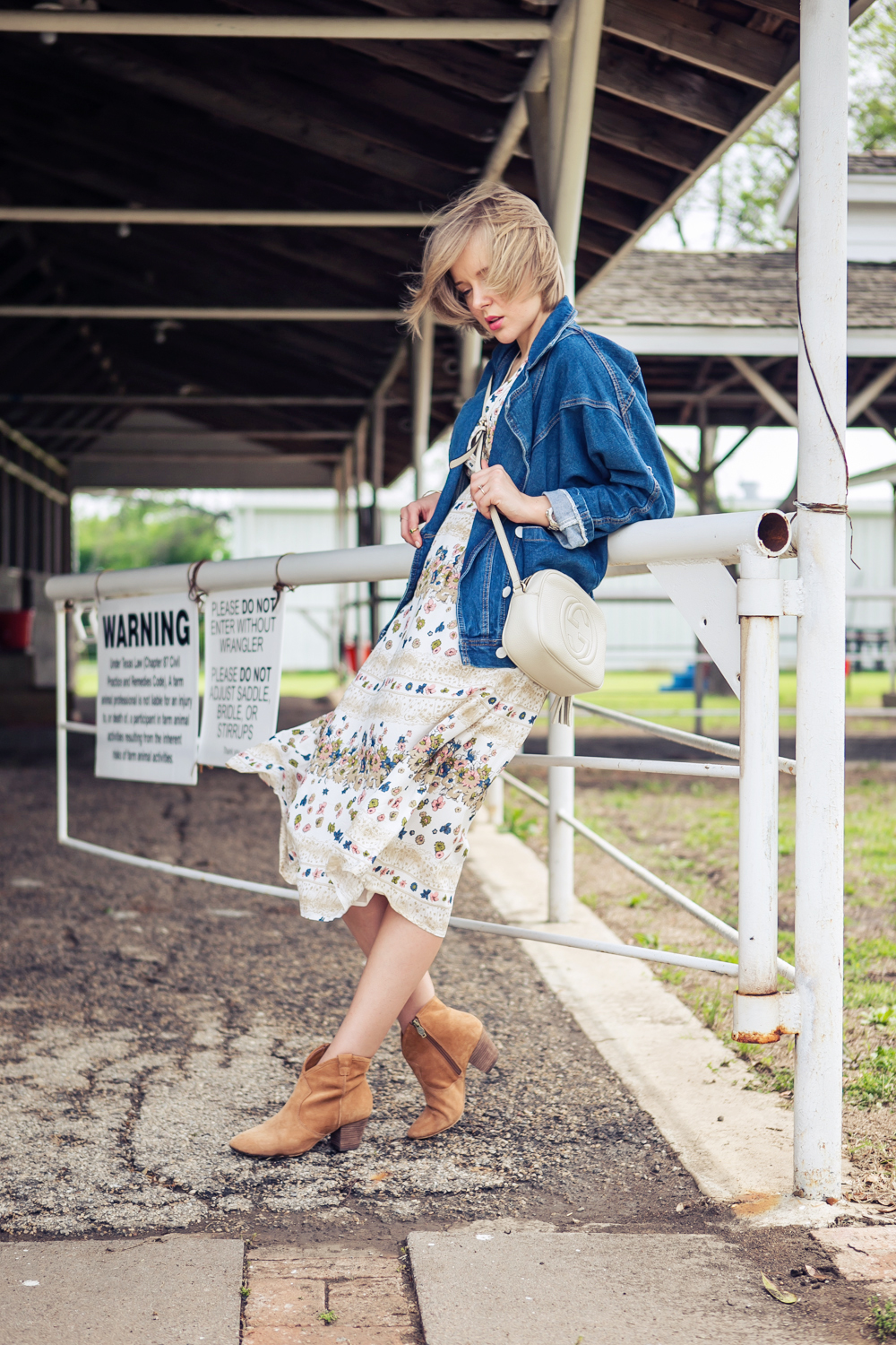darya kamalova russian italian fashion blogger from thecablook in dallas on ranch in denim jacket and floral dress with ash booties and gucci disco bag-13 copy