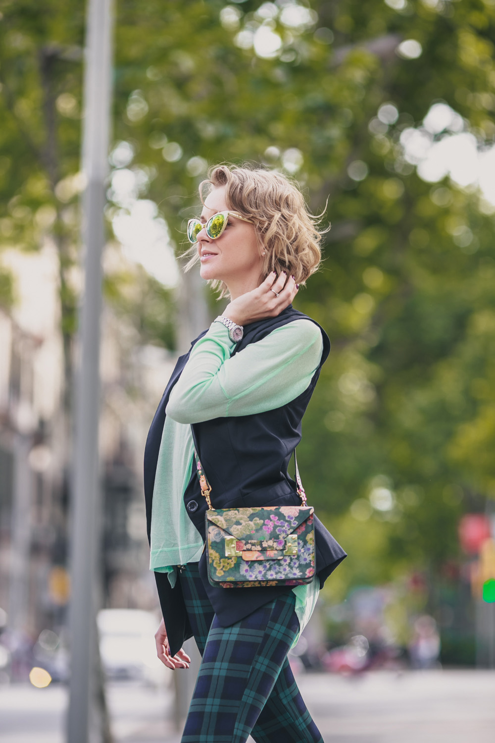 darya kamalova fashion blogger from thecablook in Barcelona wears sophie hulme flower bag with santa clara loafers and sheinside tartan green pants-3218 copy