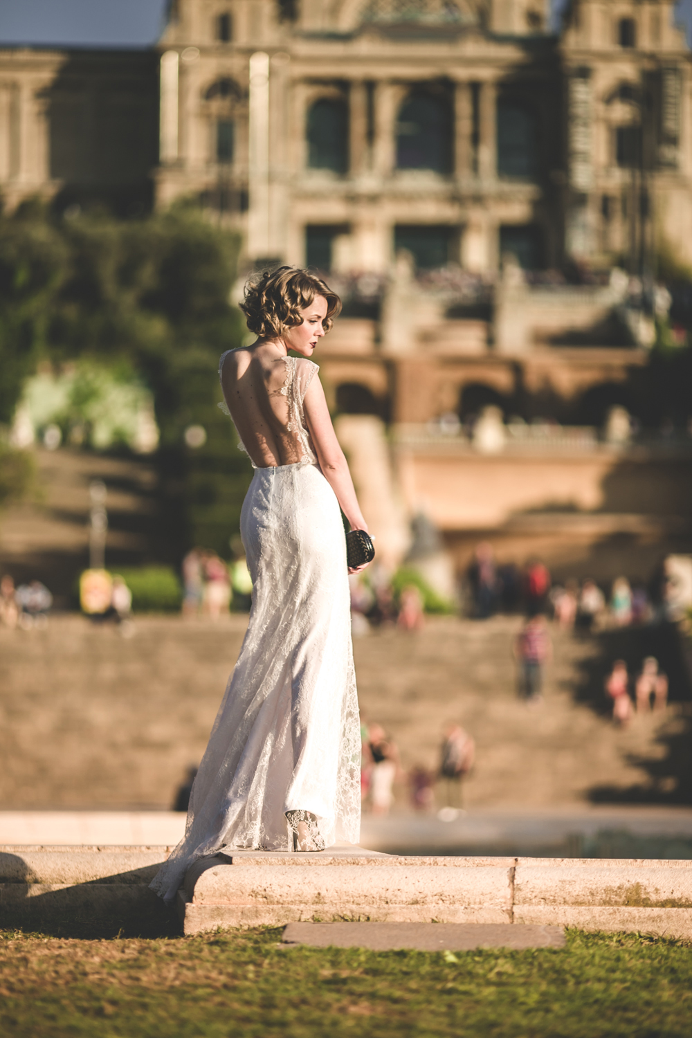 darya kamalova fashion blogger from thecablook in trip in Barcelona Spain with Pronovias 2015 wedding dresses collection catwalk wearing uel camilo white gown bottega veneta knot clutch and black lips-2025