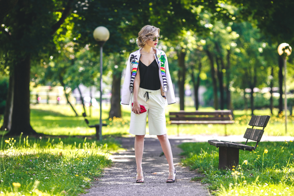 darya kamalova fashion blogger from thecablook is wearing fay snoopy jacket asos white leather shorts cami black top lips vintage clutch-7492