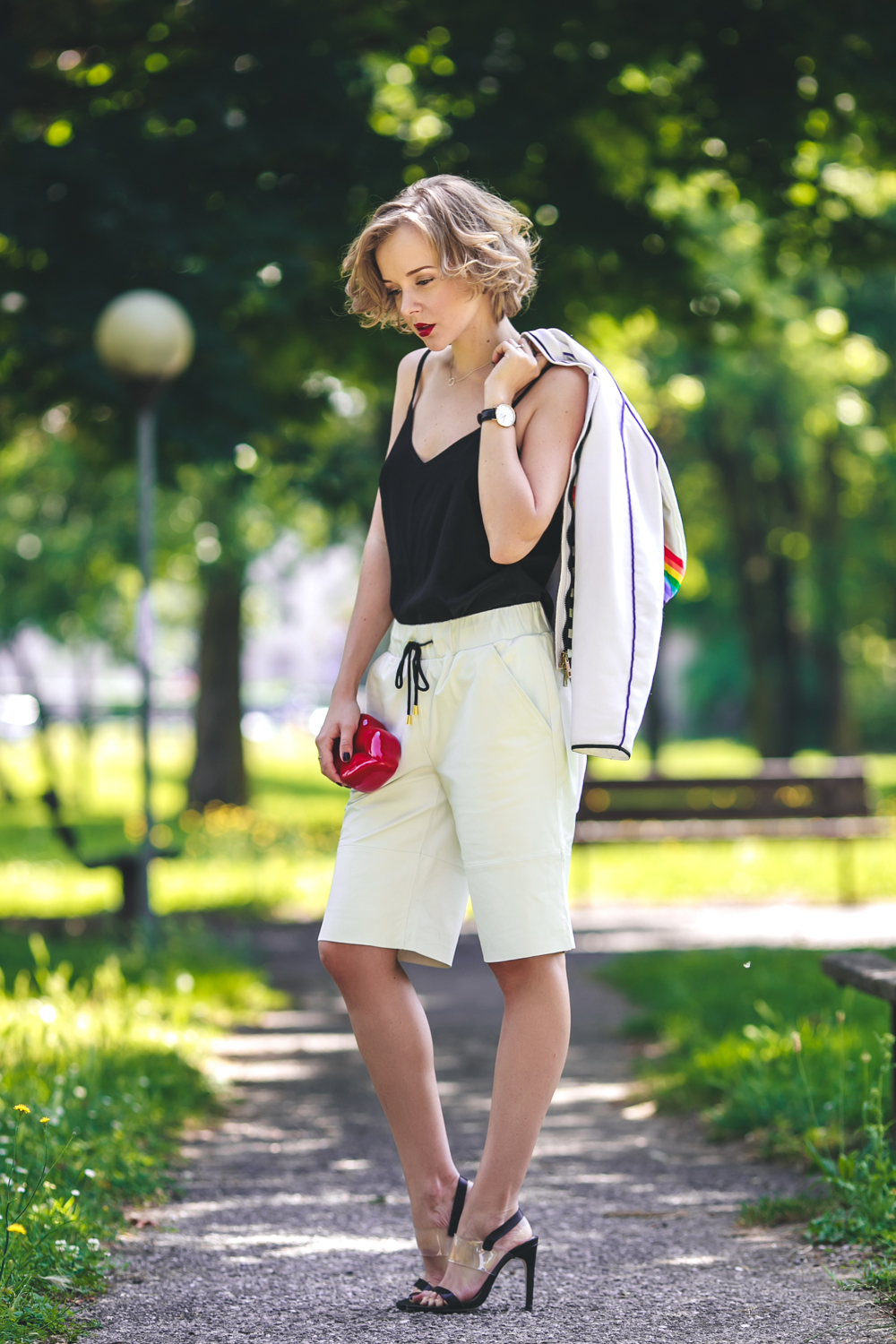 darya kamalova fashion blogger from thecablook is wearing fay snoopy jacket asos white leather shorts cami black top lips vintage clutch-7573