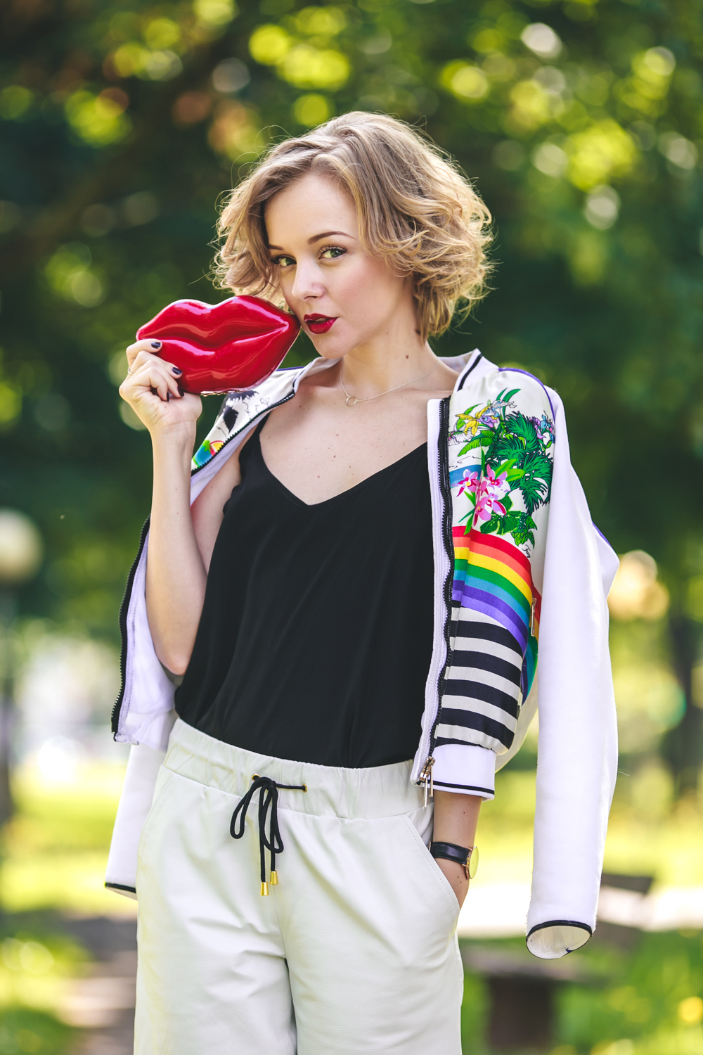 darya kamalova fashion blogger from thecablook is wearing fay snoopy jacket asos white leather shorts cami black top lips vintage clutch-7626