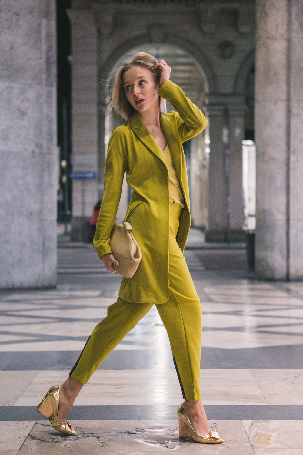 darya-kamalova-fashion-lifestyle-blogger-from-thecablook-on-san-pietro-all-orto-opening-party-in-milan-wears-asos-suit-marni-clutch-burberry-prosum-wedges-6916