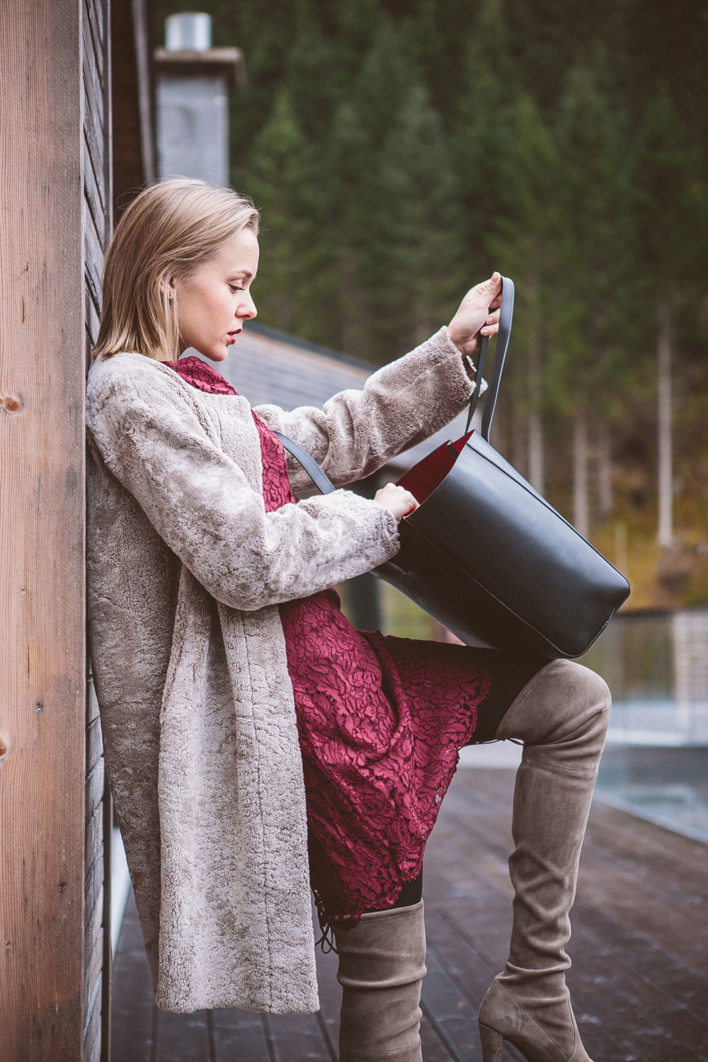 darya-kamalova-thecablook-fashion-lifestyle-blogger-from-thecablook-com-wearing-theoutnet-iris-ink-wine-lace-dress-with-coat-and-bag-and-stuart-weitzman-over-knee-boots-in-austria-zhero-hotel-kappl-president-suite-8593