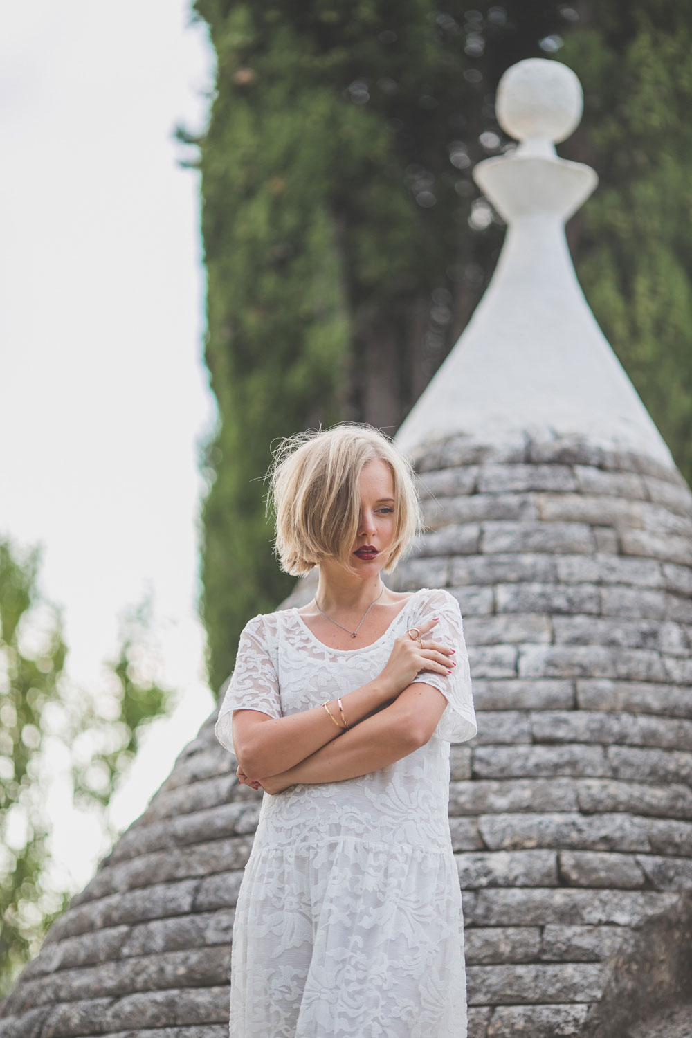 darya-kamalova-thecablook-fashion-lifestyle-blogger-from-thecablook-com-in-agri-trulli-in-puglia-south-italy-wearing-gat-rimon-white-maxi-lace-dress-4024