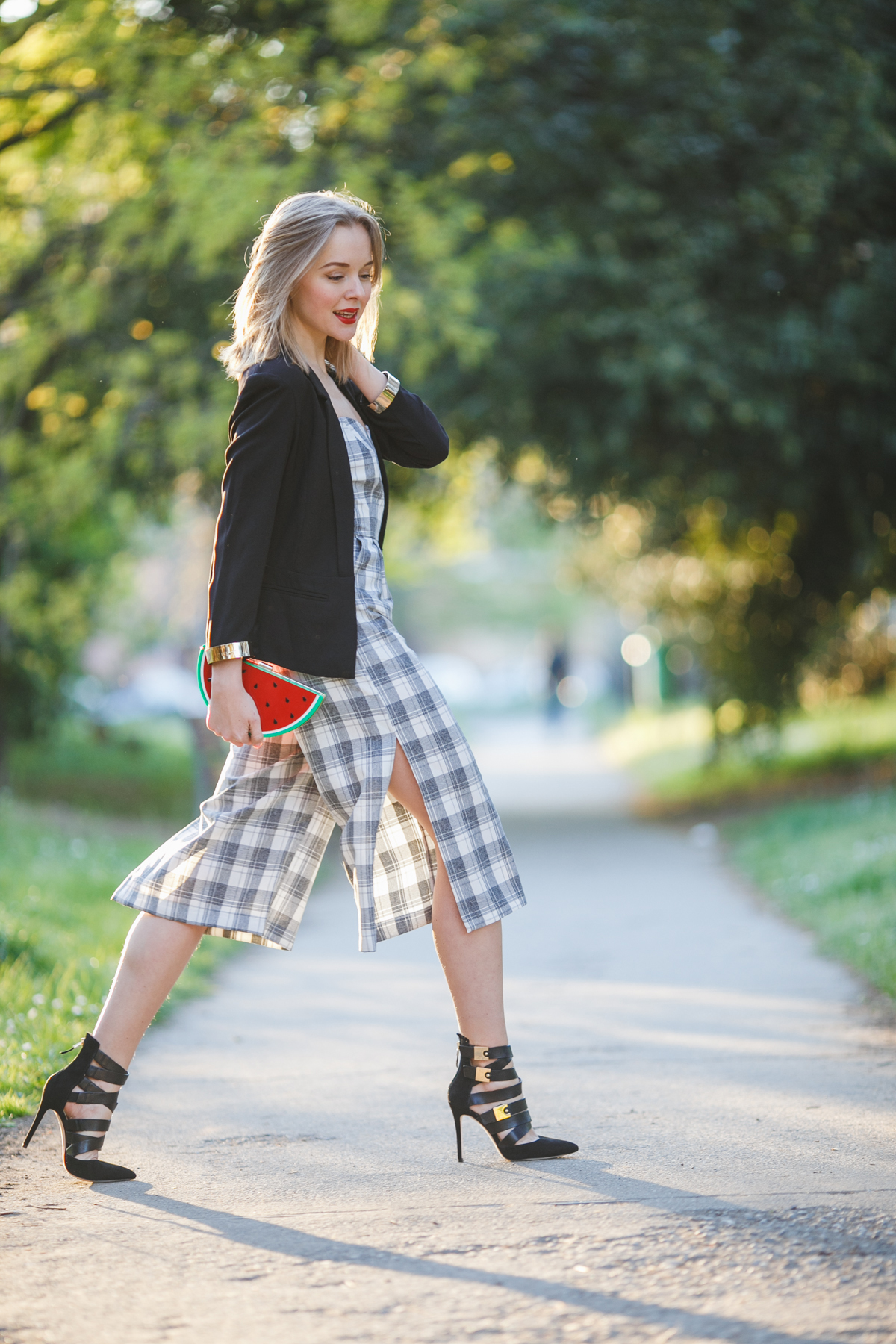 darya kamalova thecablook fashion lifestyle russian italian blogger wears lulus strapless jumpsuit with watermelon plastic clutch and guess by marciano black jacket and booties-13