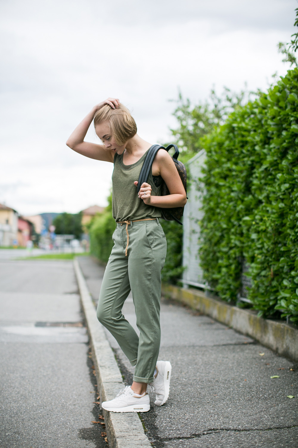 darya kamalova thecablook fashion blogger streetstyle louis vuitton lv palm springs backpack with nike air max trainers italy-62