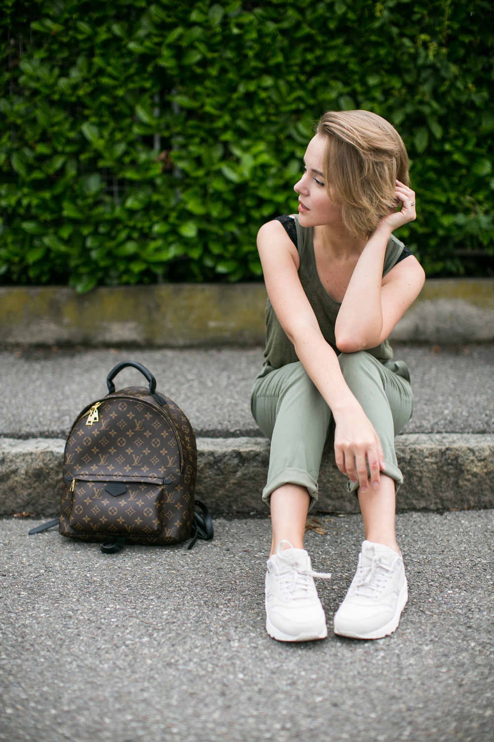 darya kamalova thecablook fashion blogger streetstyle louis vuitton lv palm springs backpack with nike air max trainers italy-77