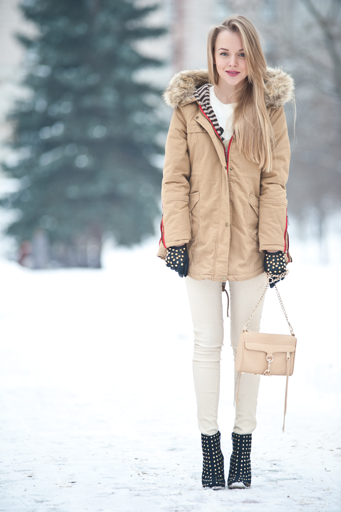 Теплая одежда зима. Девушка в зимней одежде. Зимние образы. Стильные зимние образы. Парка бежевая.