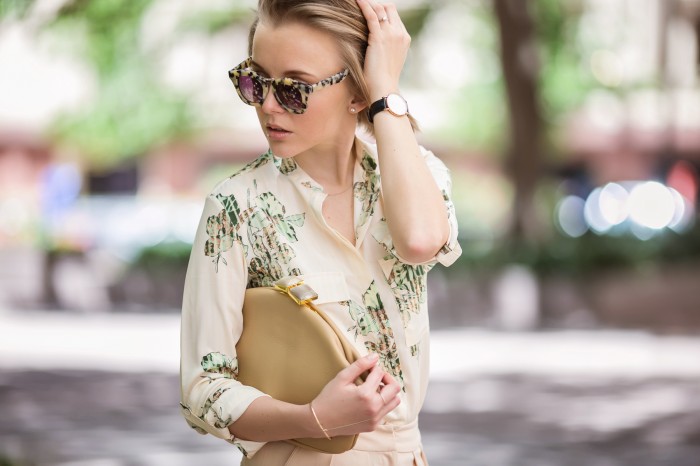 BEIGE OUTFIT IN DALLAS: CLASSY, RETRO AND EDGY – THECABLOOK by Darya ...